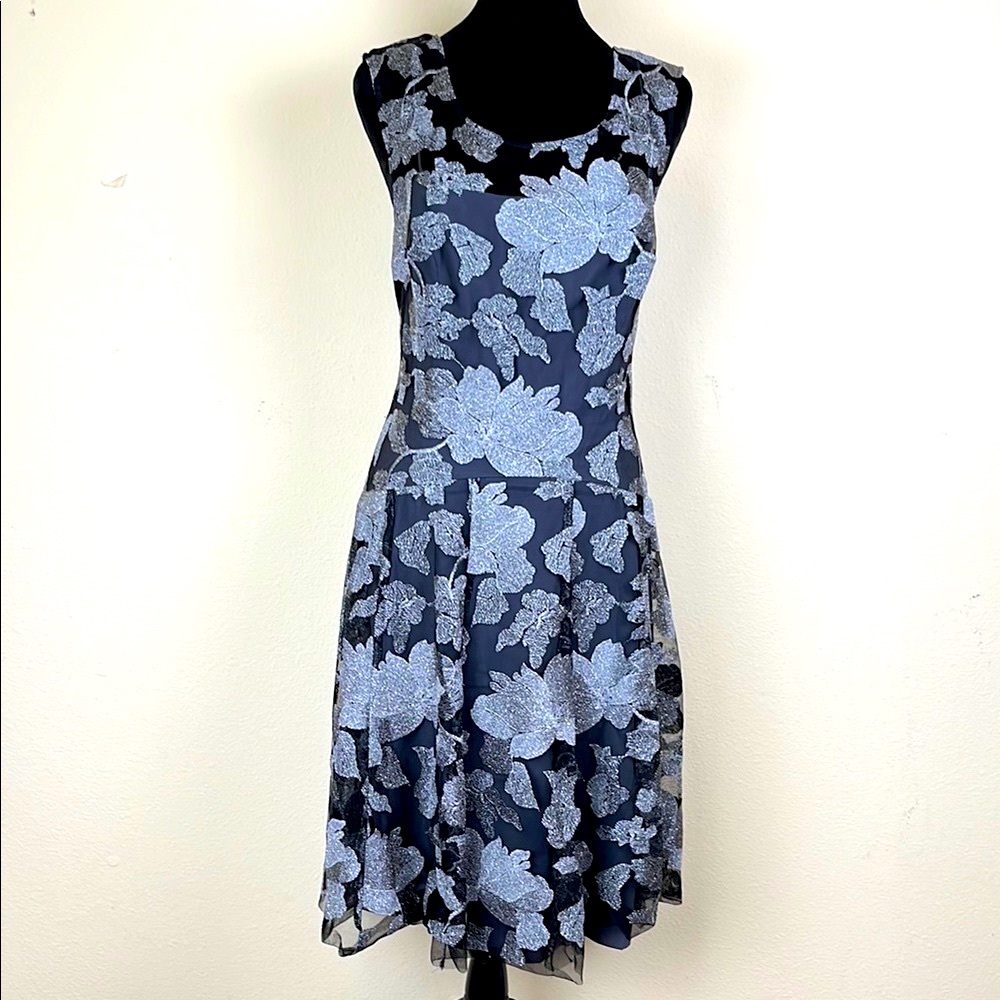 Vera Wang Cocktail Dress 12 Metallic Silver Floral Embroidered Lined Above Knee